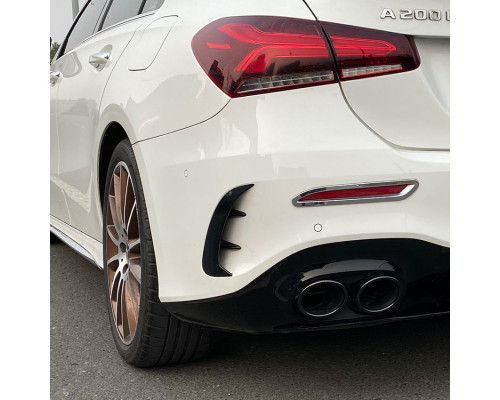 Spoilery do zadního nárazníku Mercedes Benz A W177 (aero flaps žebra) - černá